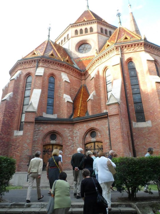 527062_621423327902602_638852154_n