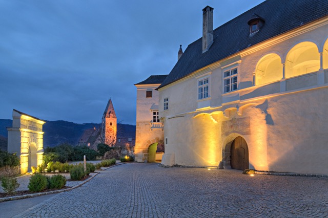 Schloss Spitz mit Kirche M. Haslinger